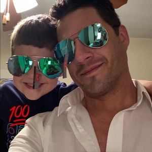 Meet your Posher, Derek